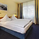 Tryp By Wyndham Aquamarin 3*