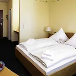 吕贝克海蓝宝石温德姆特里普酒店