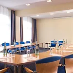 吕贝克海蓝宝石温德姆特里普酒店 酒店