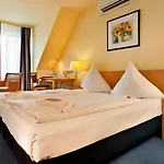 Tryp By Wyndham Aquamarin Lübeck