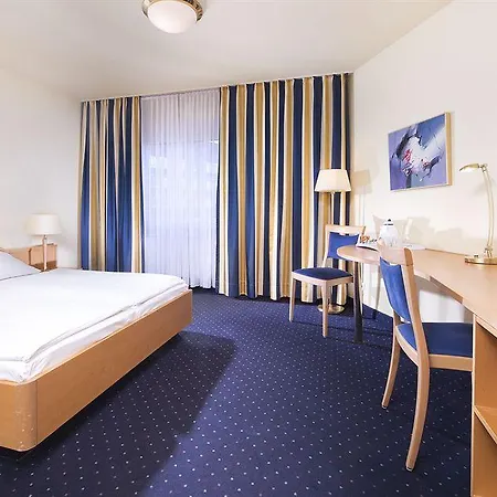 吕贝克海蓝宝石温德姆特里普酒店 酒店 吕贝克