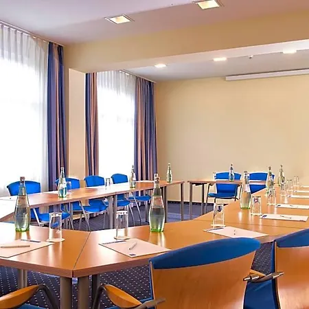 吕贝克海蓝宝石温德姆特里普酒店 酒店 3*