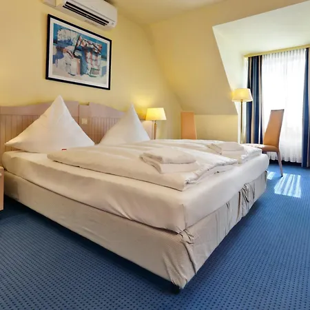 吕贝克海蓝宝石温德姆特里普酒店 酒店 3*