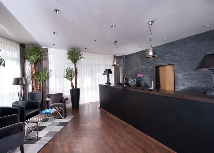 Hotel Tryp By Wyndham Aquamarin 3*